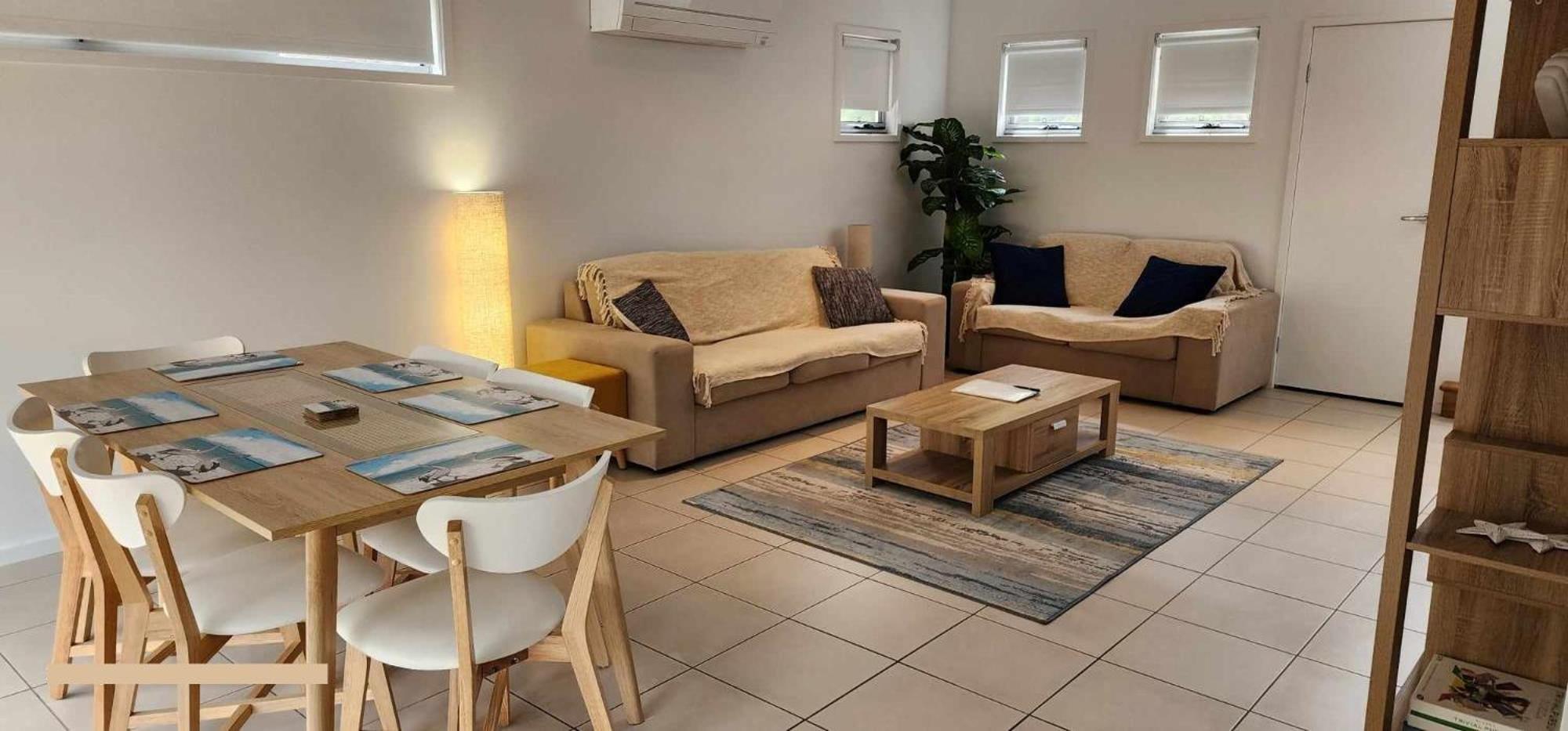 Quarterdecks Retreat * Urangan