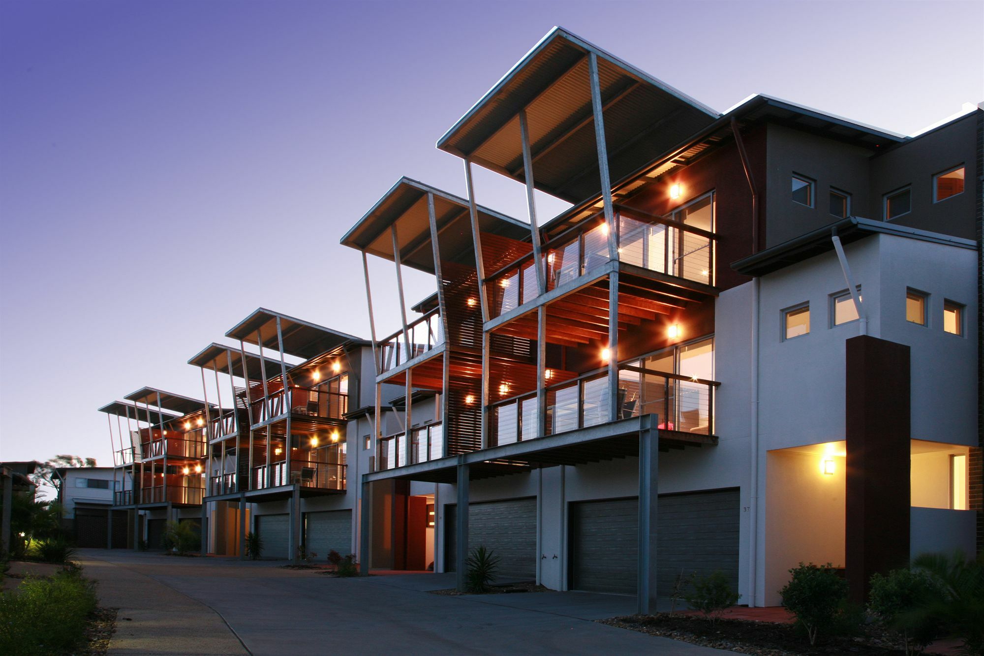Quarterdecks Retreat * Urangan